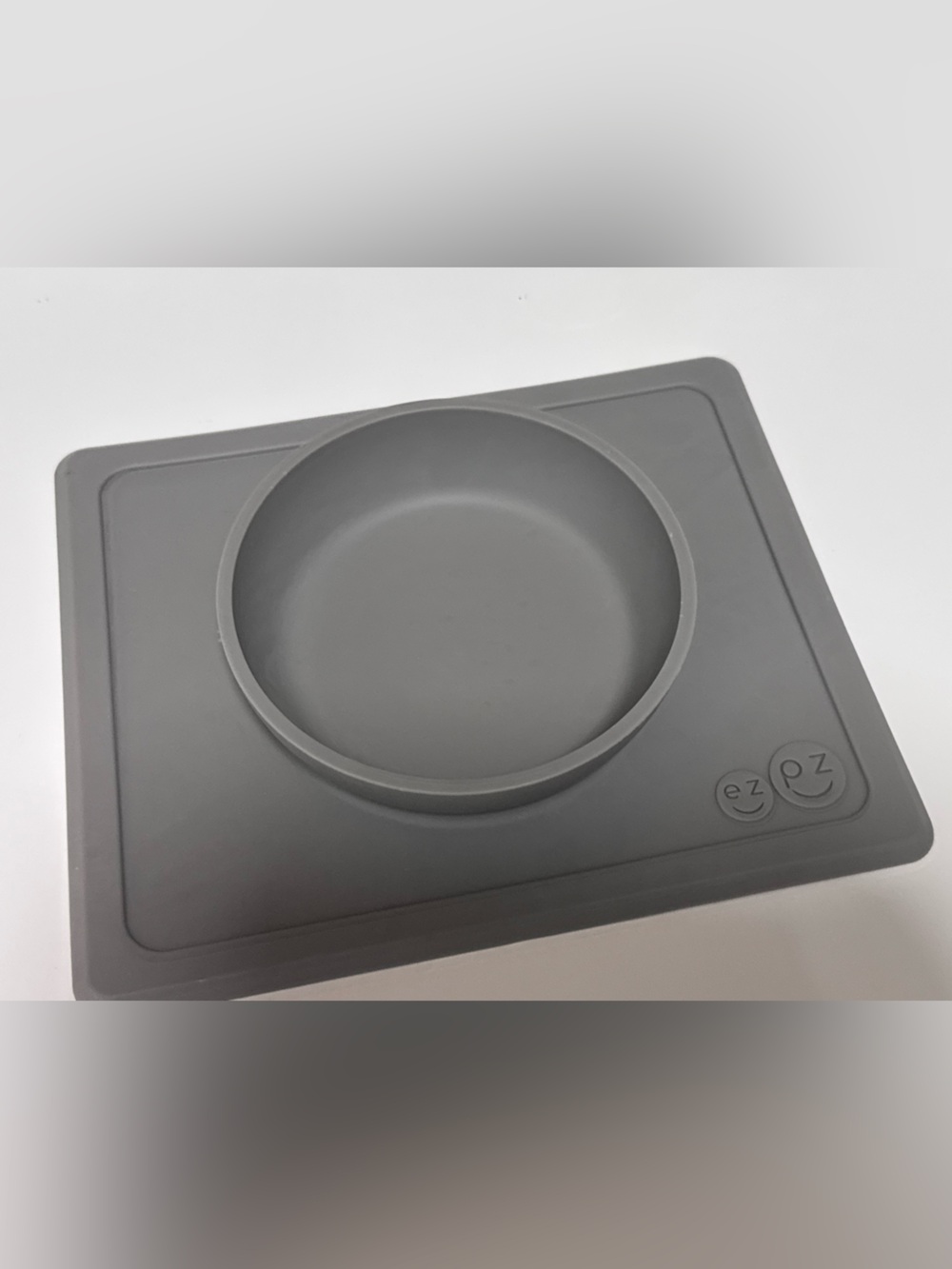 ezpz Silicone mat with small bowl / Gray